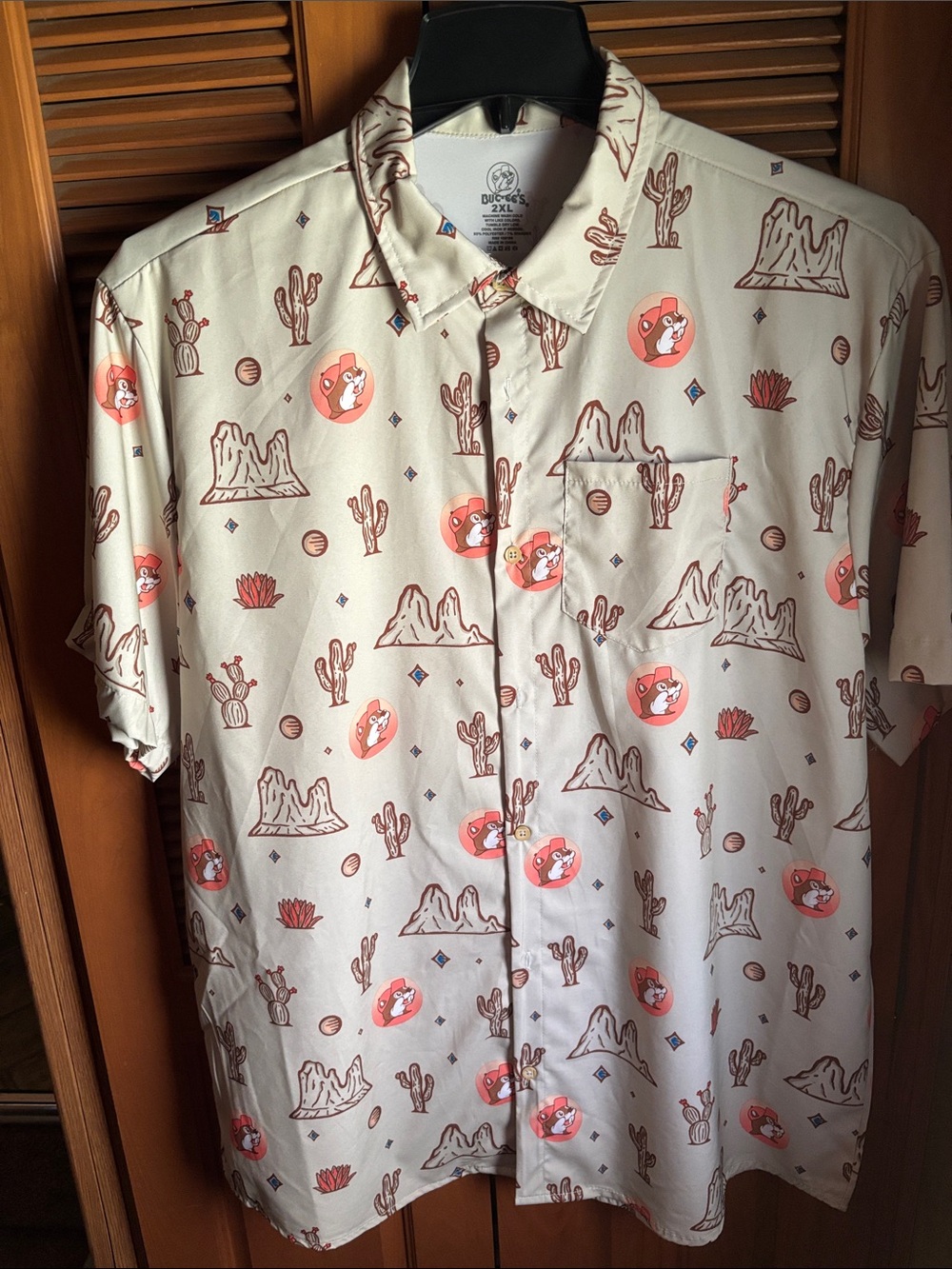 Buc-ees Men’s Shirt 2xl Desert Cactus Tan Button Short Sleeve